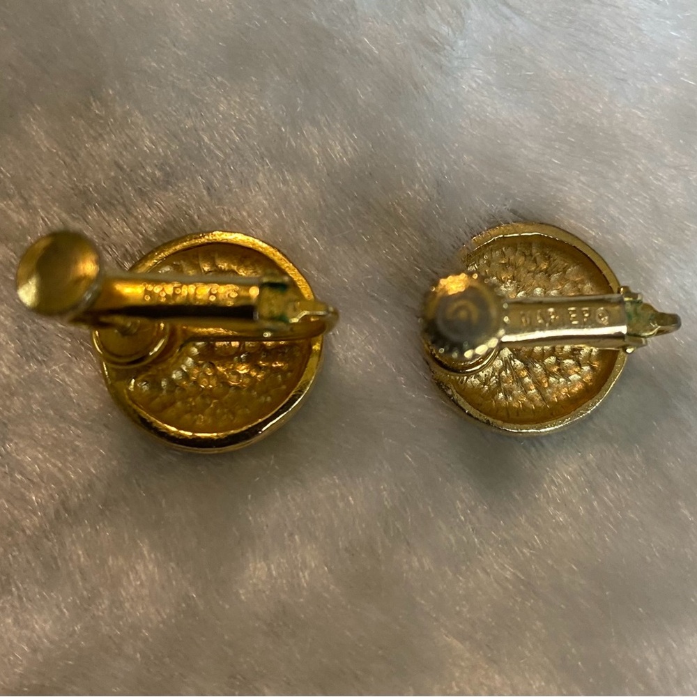 ☘️VTG Napier Elegant Gold Screw Back Clip-On Earrings - Picture 2 of 2